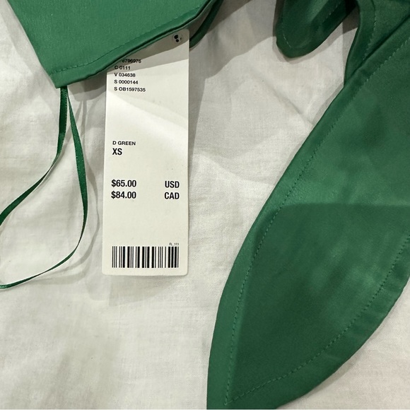 Green satin crop top - Picture 2 of 5